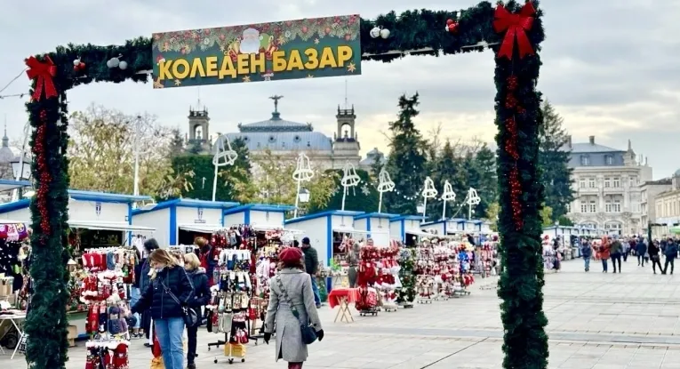 Коледен базар в Русе, снимка 1