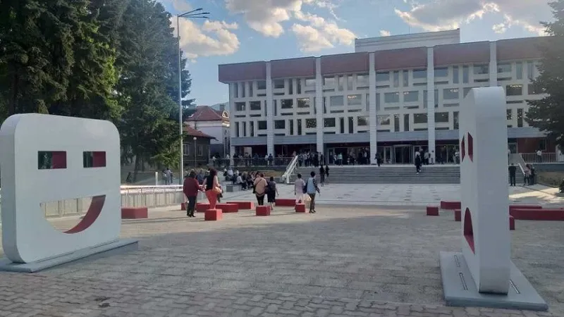 Комедията „Вечерята“ открива новия сезон на театъра в Кюстендил, снимка 1
